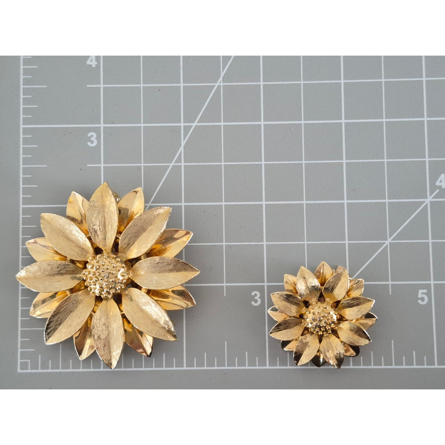 Vintage Sarah Coventry Pat Pend Satin Gold Daisy Brooch and Earring Set