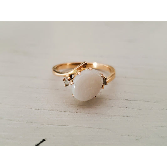 Vintage 14K Gold Opal and Diamond Ring