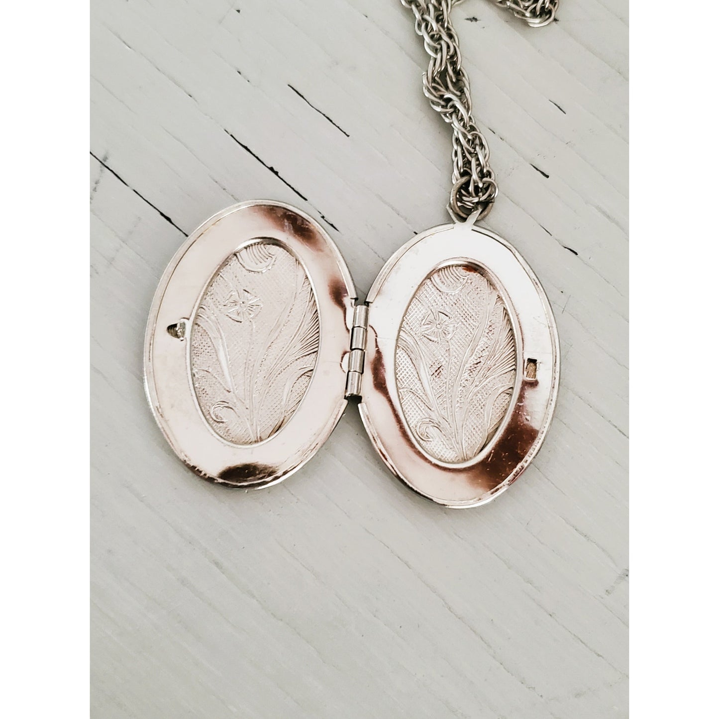 Vintage Silver Oval Floral Locket Necklace