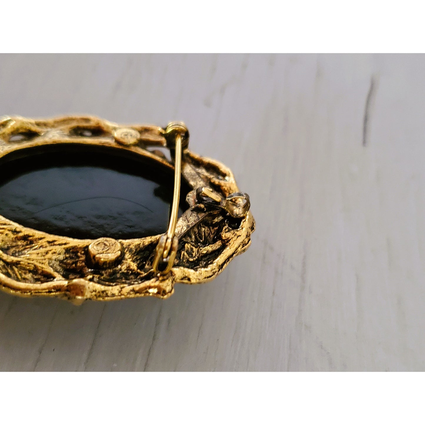 Vintage Gold tone Black Glass Cameo 2" Pin Brooch