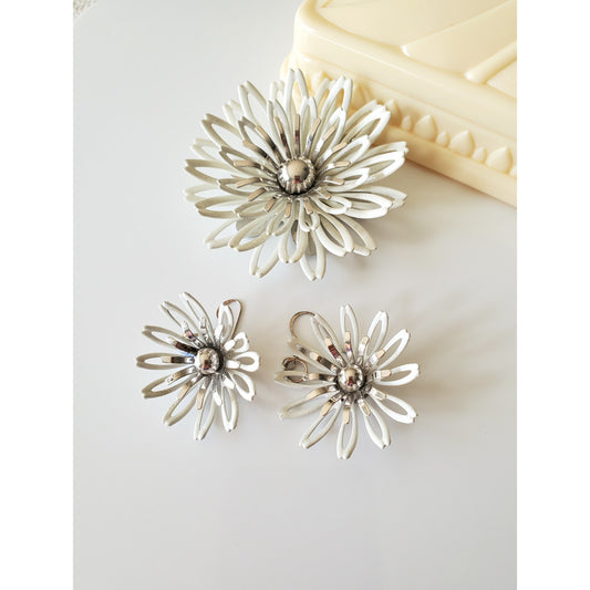 Vintage Sarah Coventry White and Silver Enamel Metal Flower Brooch and Earring Set