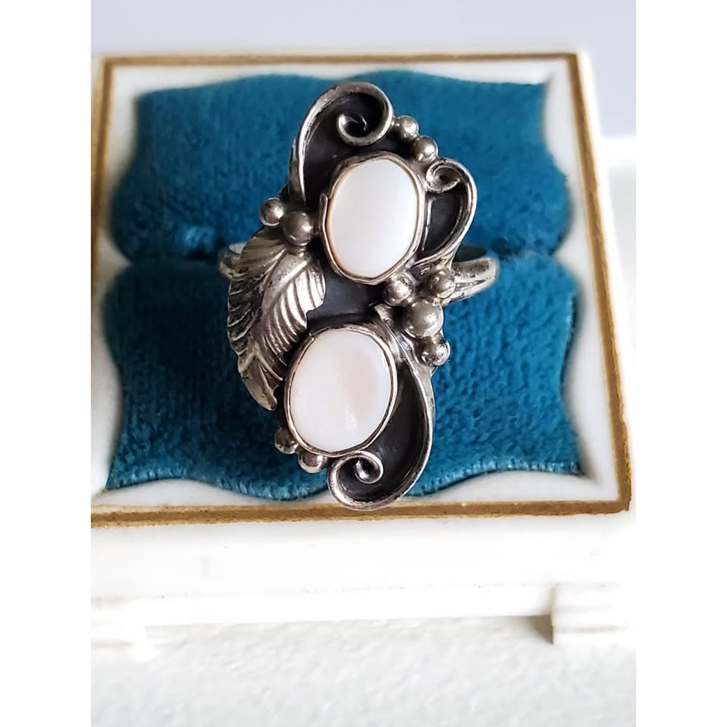 Vintage Southwestern Sterling Mother of Pearl Ring – 3.00g