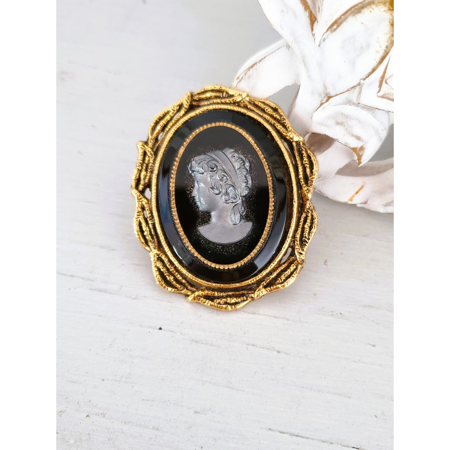 Vintage Gold tone Black Glass Cameo 2" Pin Brooch