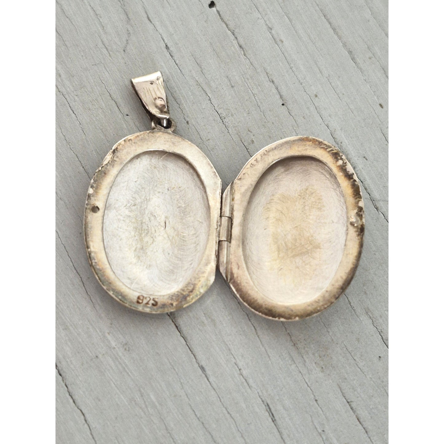 Vintage Sterling Silver Floral Engraved Locket