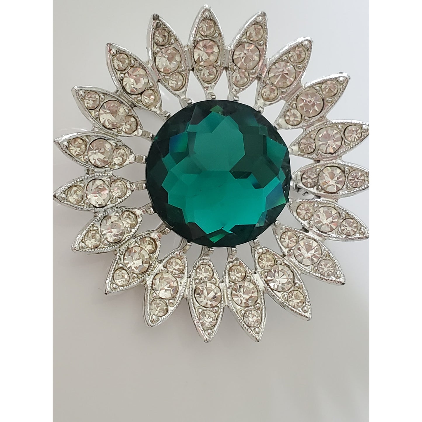 Vintage Sarah Coventry Green Emerald and Clear Sunflower Starburst Brooch