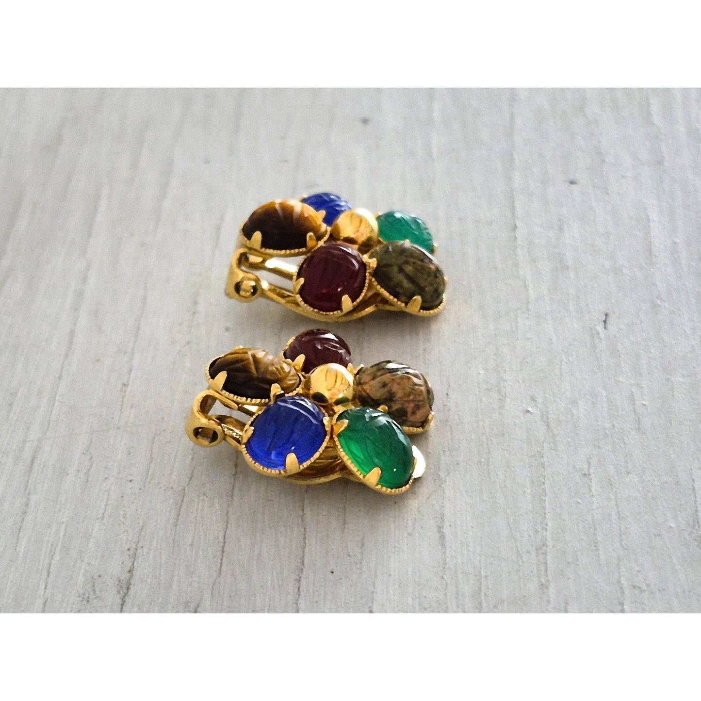 Vintage 1/20 12k GF Carved Egypt Scarab Semi-Precious Stone Flower Earrings