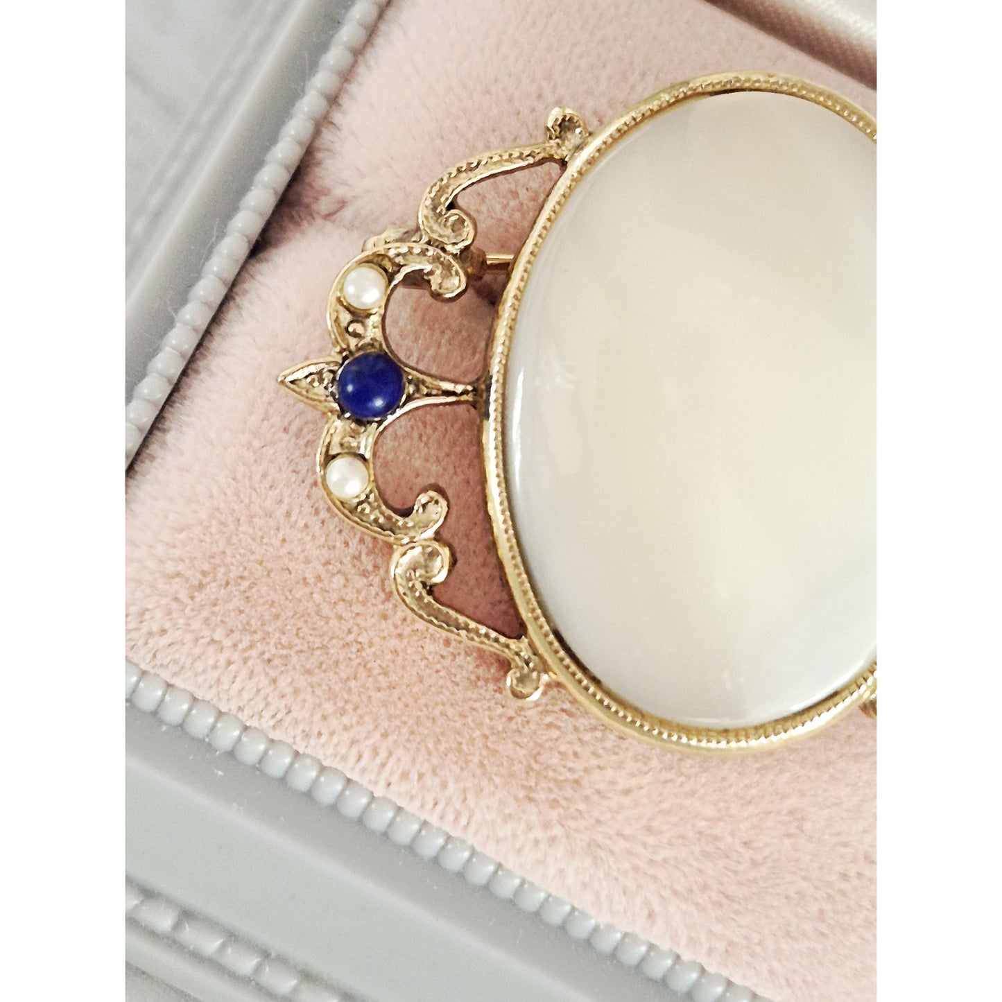 Vintage Mother of Pearl with Faux Pearl Victorian Oval Pin Brooch