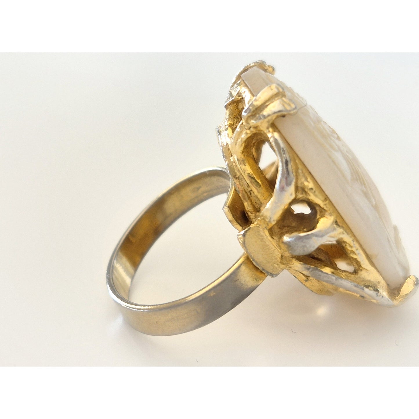 Vintage Adjustable Shell Cameo Gold-tone Ring