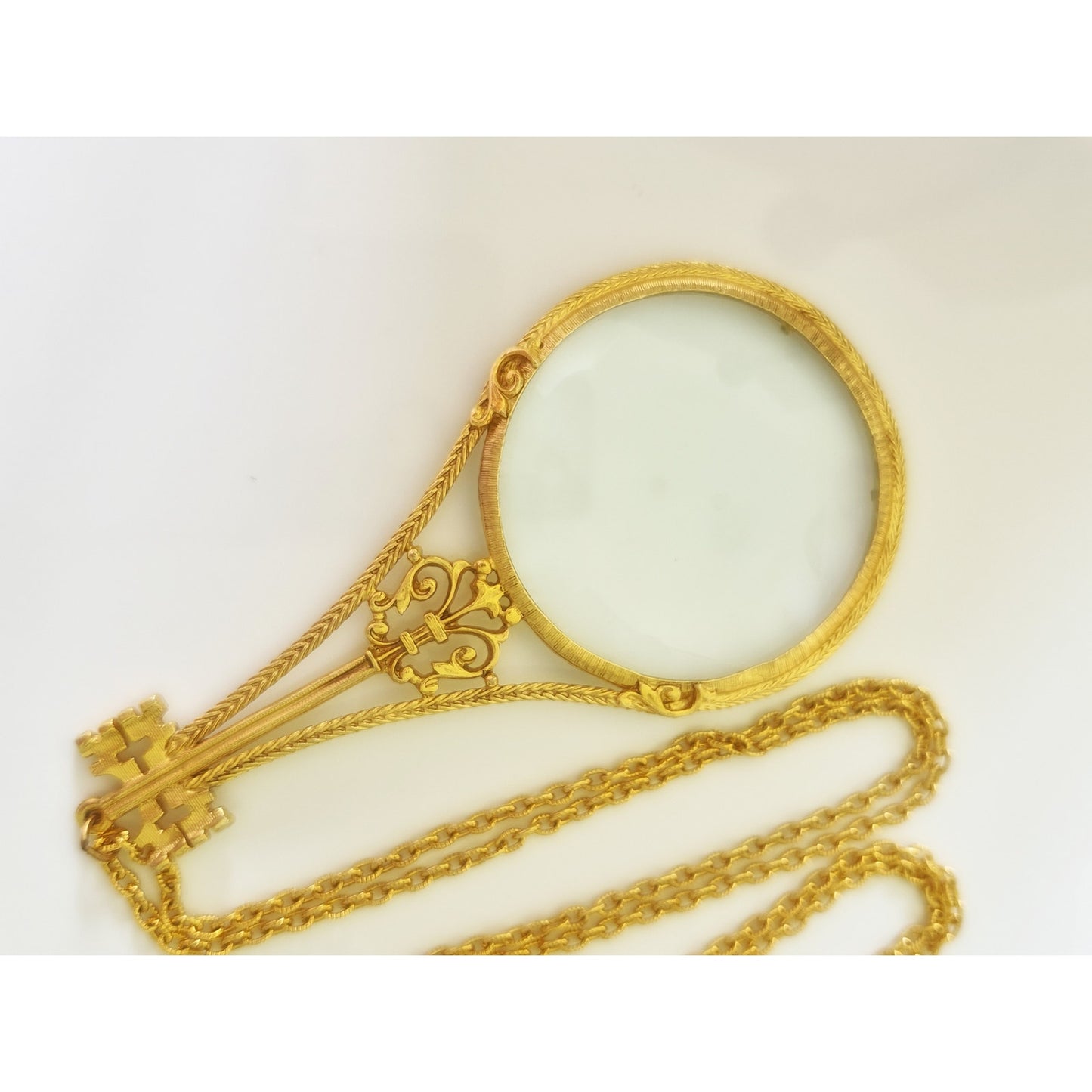 Vintage Florenza Magnifying Glass Necklace
