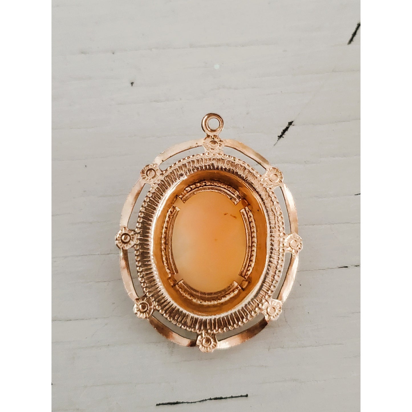 Vintage Cameo Gold Tone Pendant