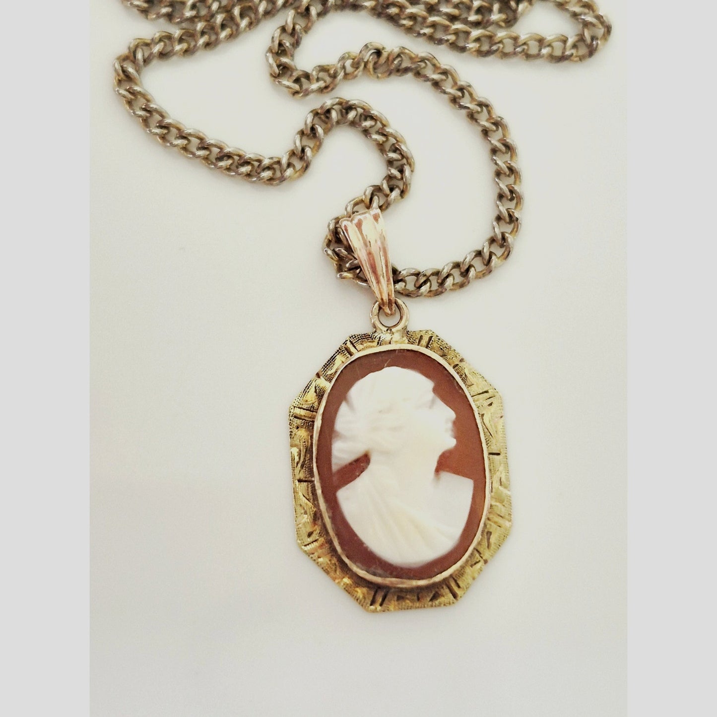 Vintage 10K Gold Mini Victorian Hand-carved Shell Cameo Pendant with Necklace