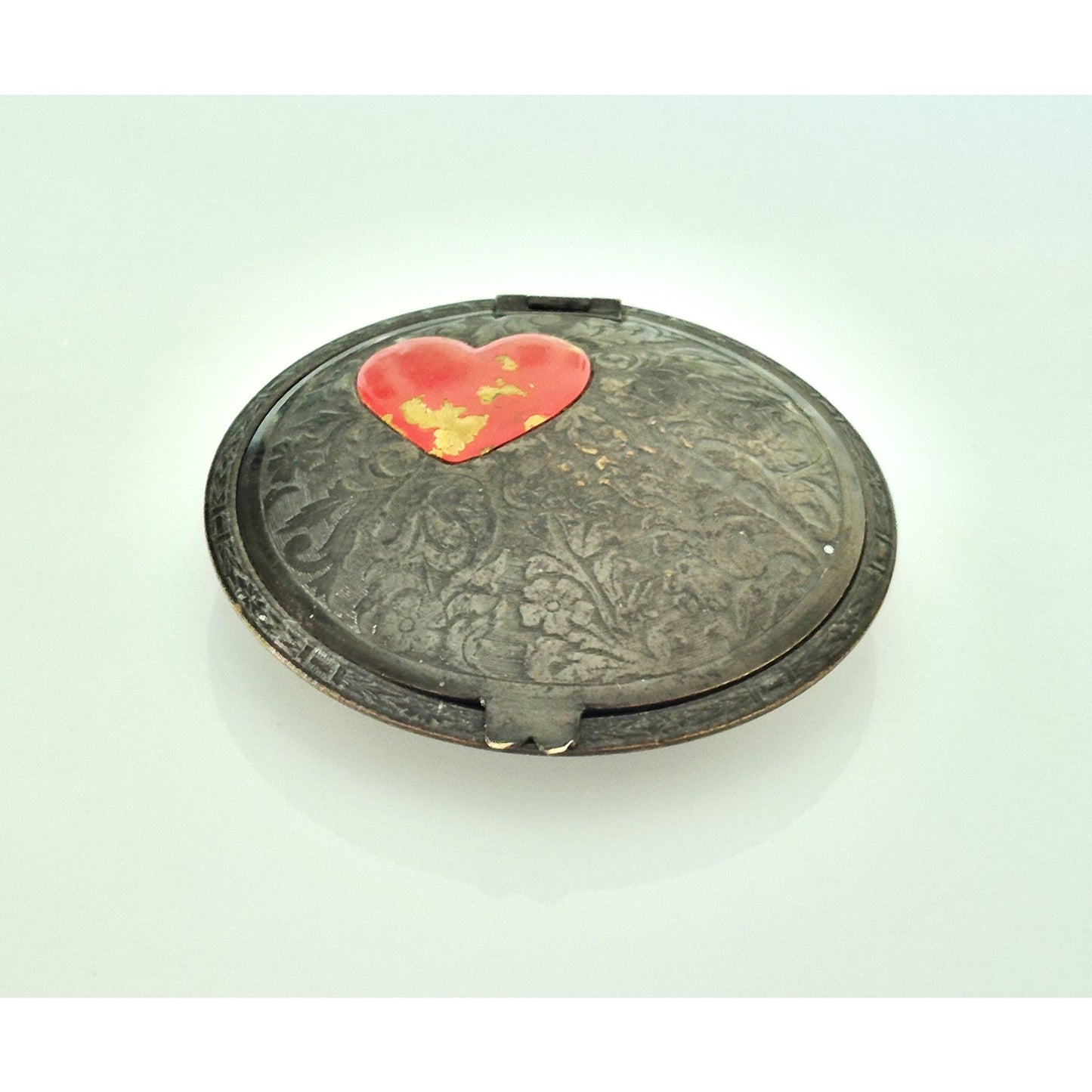 Vintage Antique Flaming Heart Madame Suzanne Boston Silver Compact