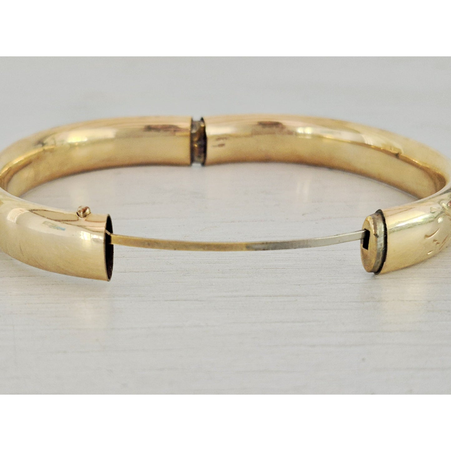 Antique Victorian Winard Signed 12K Gold Fill Floral Engraved Gold Filled Bangle