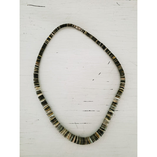 Vintage Shell Screw Clasp Choker Necklace