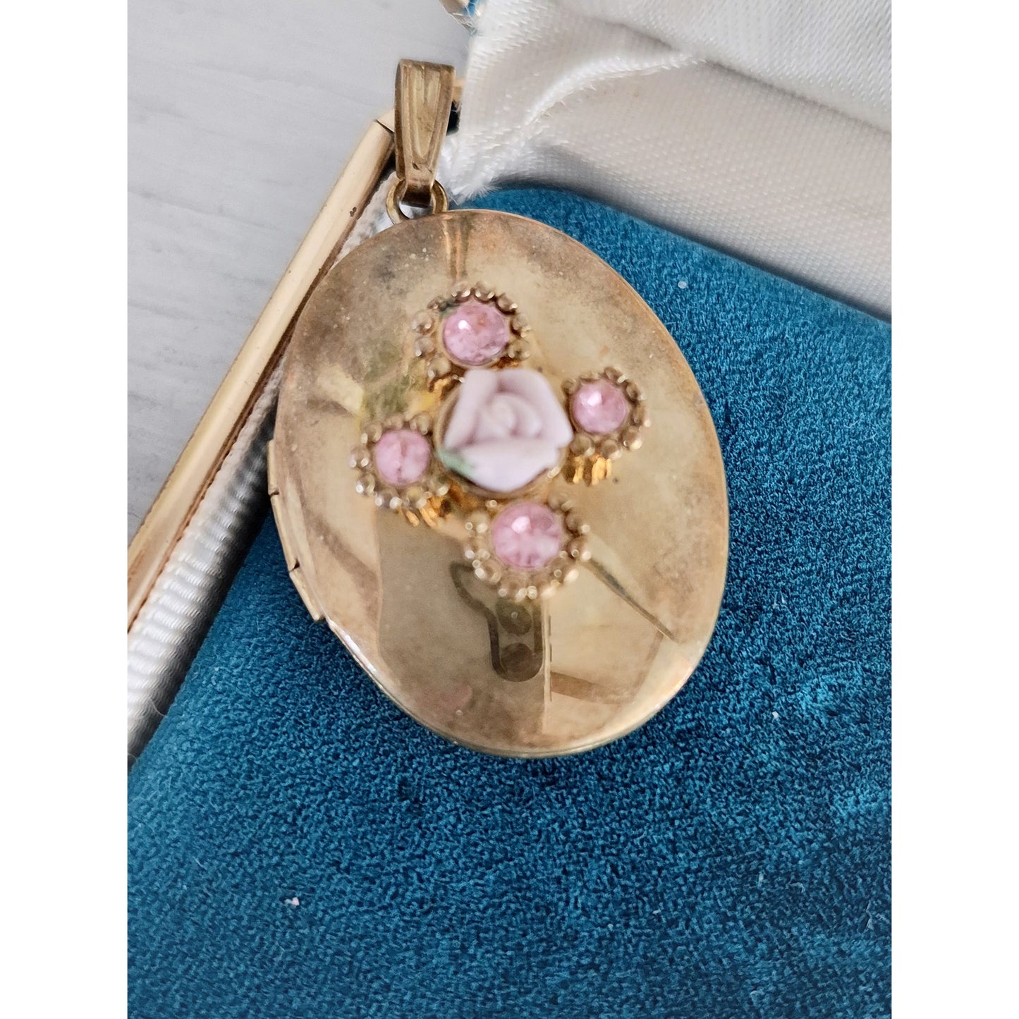 Vintage Gold Tone Oval Pink Roses Rhinestone Locket