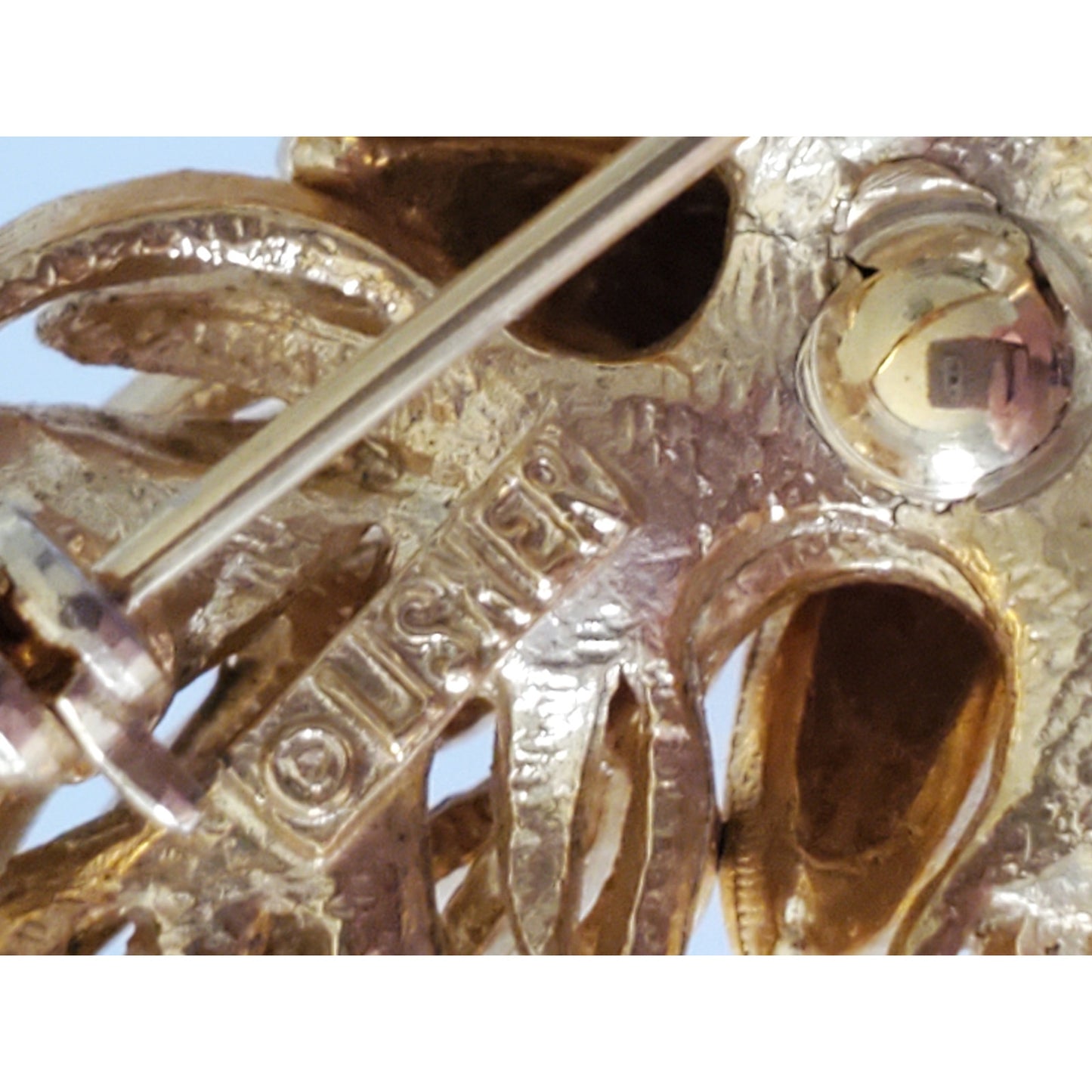 Vintage Lisner Gold Tone Leaf Brooch