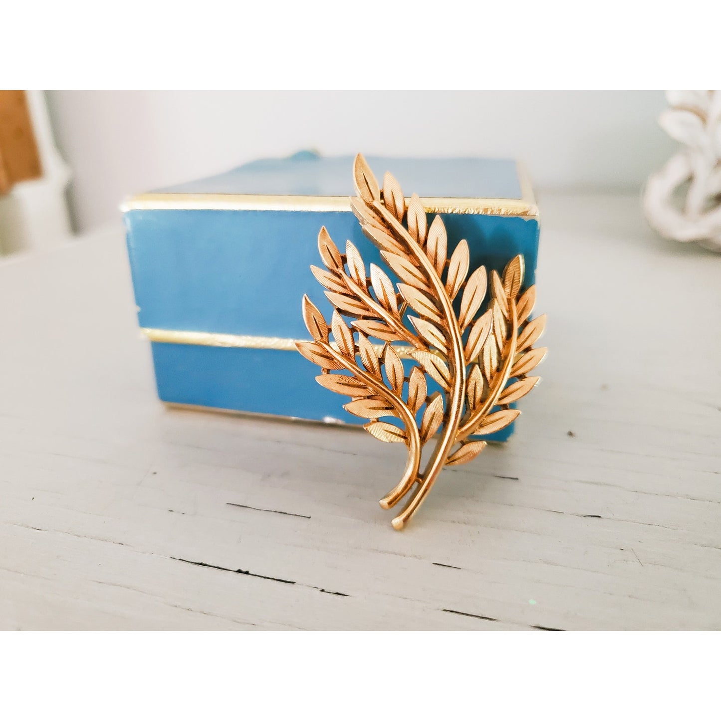 Vintage Crown Trifari Gold Tone Leaf Brooch