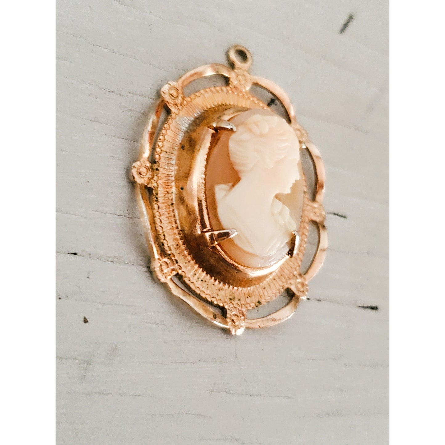 Vintage Cameo Gold Tone Pendant