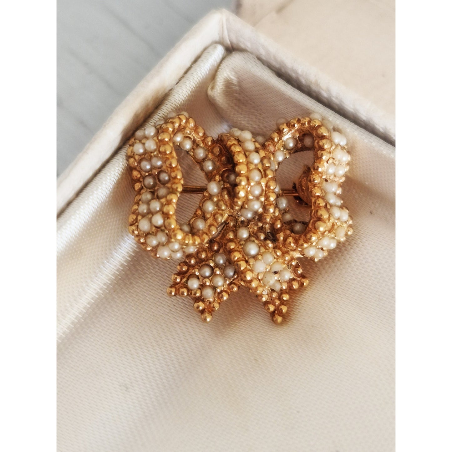 Vintage Signed Ciner Gold Tone Faux Seed Pearl Mini Bow Brooch Pin