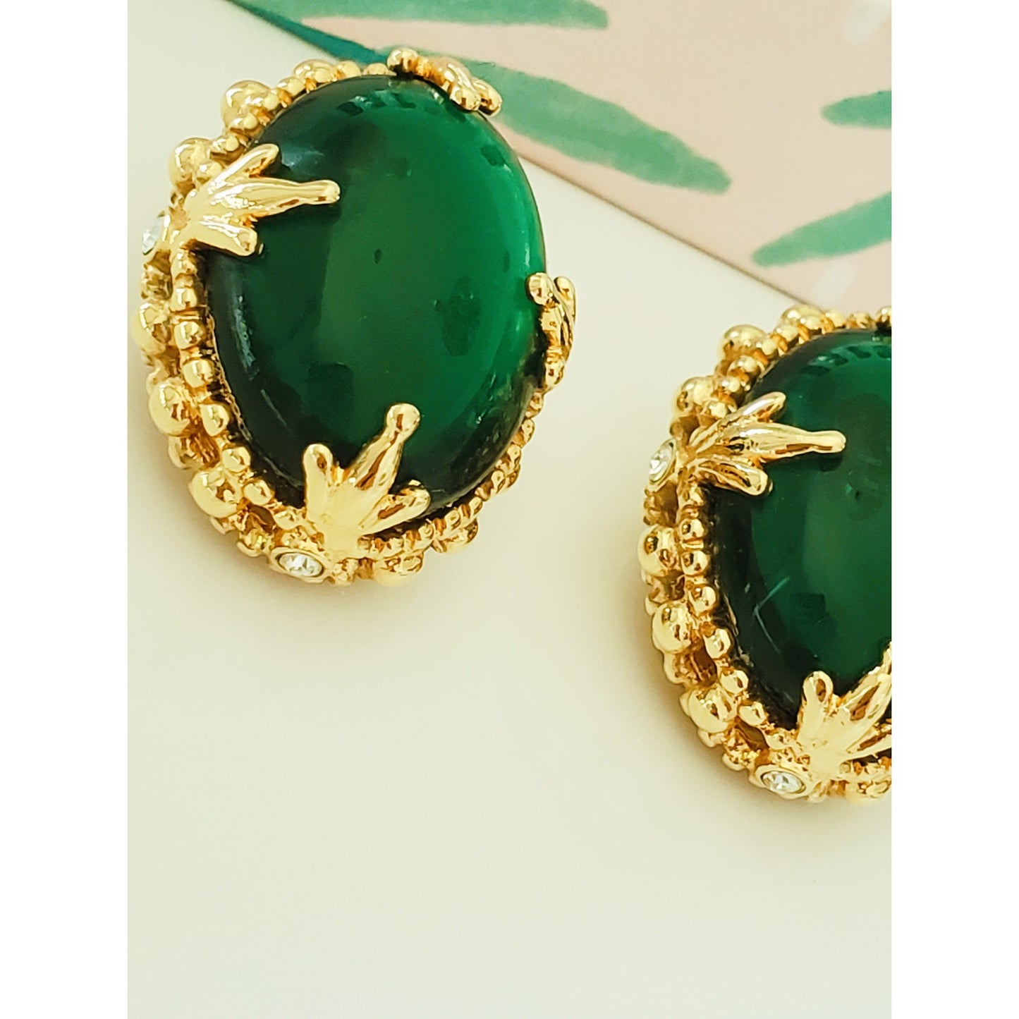 Vintage Large Green Carbochan Clip On Earrings