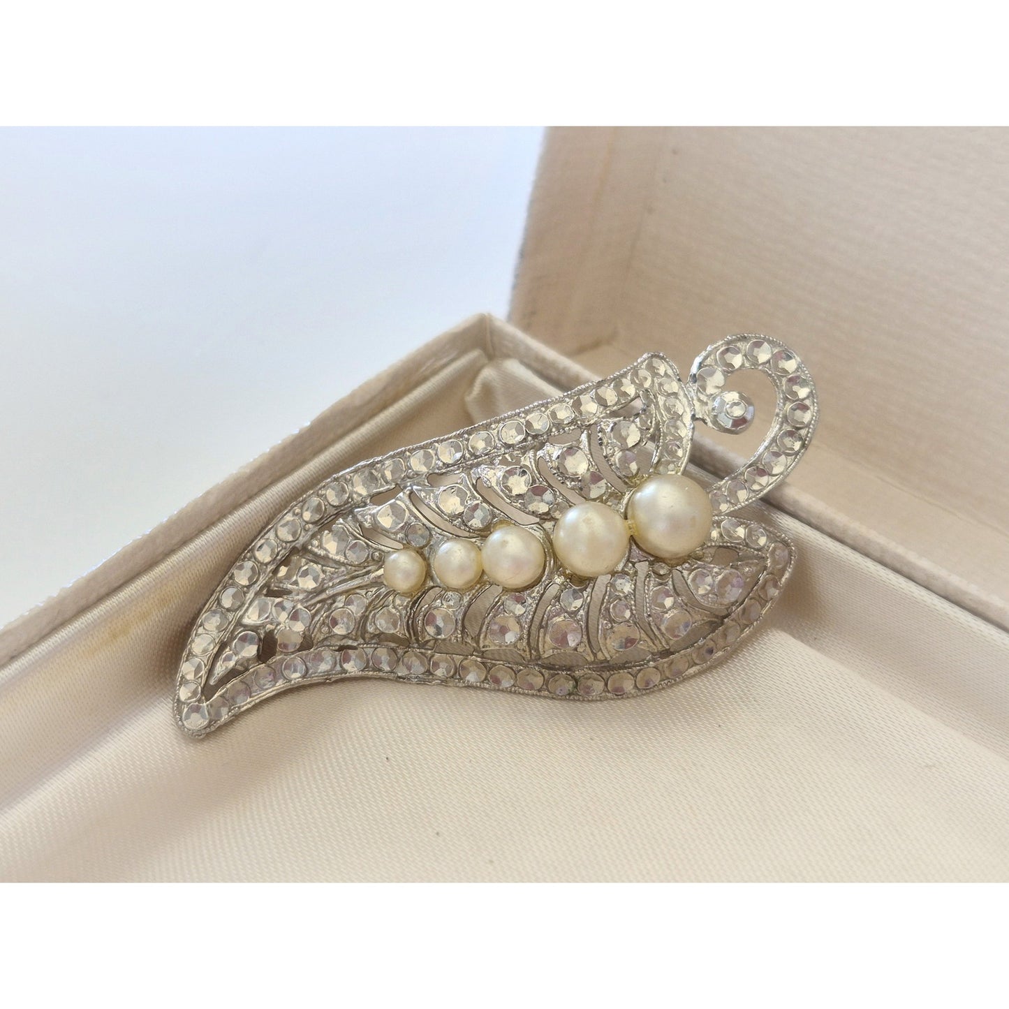 Vintage Pot Metal 1940s Silver and Faux Pearl Leaf Floral Brooch
