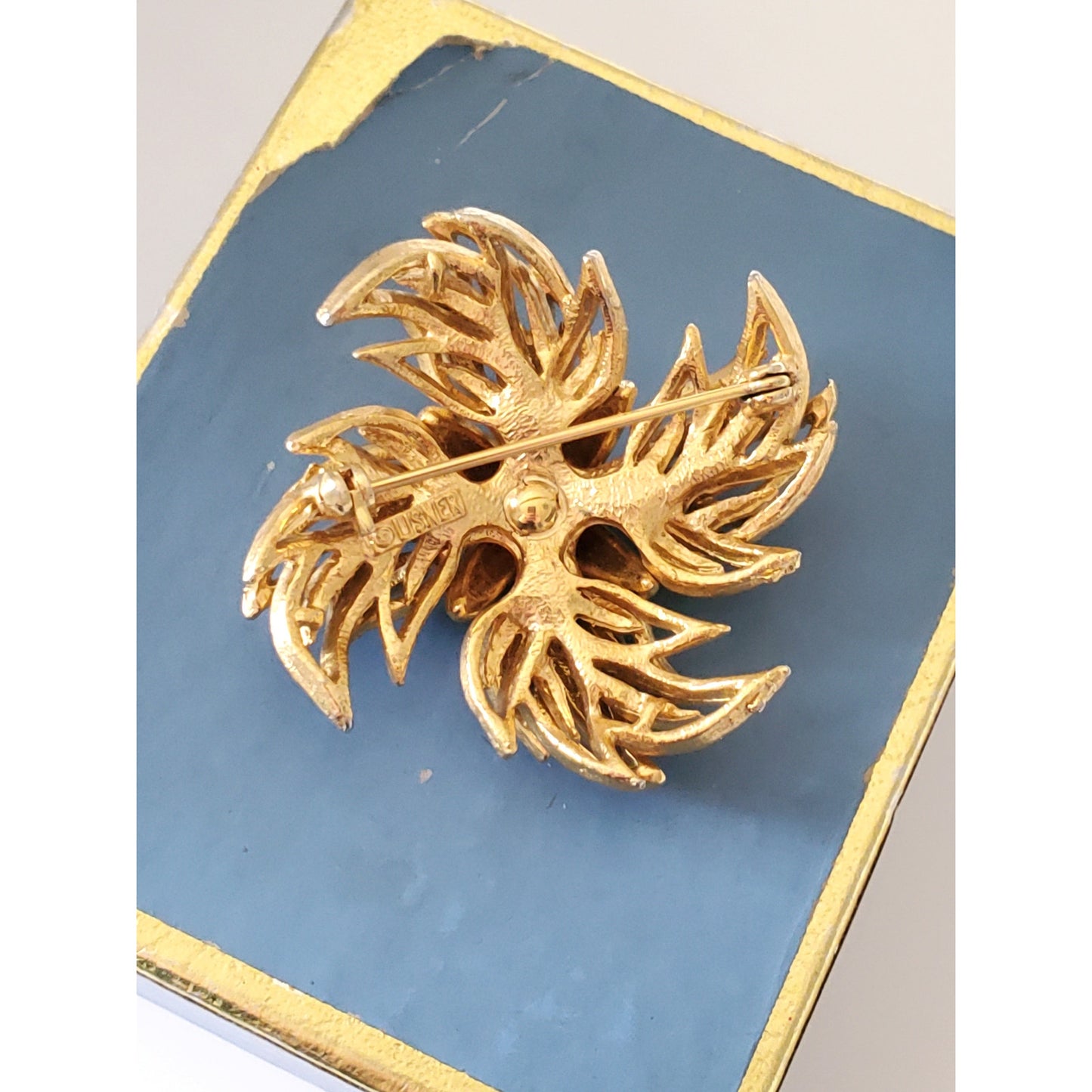 Vintage Lisner Gold Tone Leaf Brooch