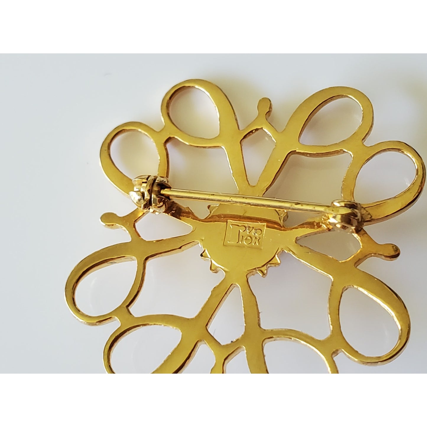 Vintage Lot of 4 Gold Tone Small Brooches