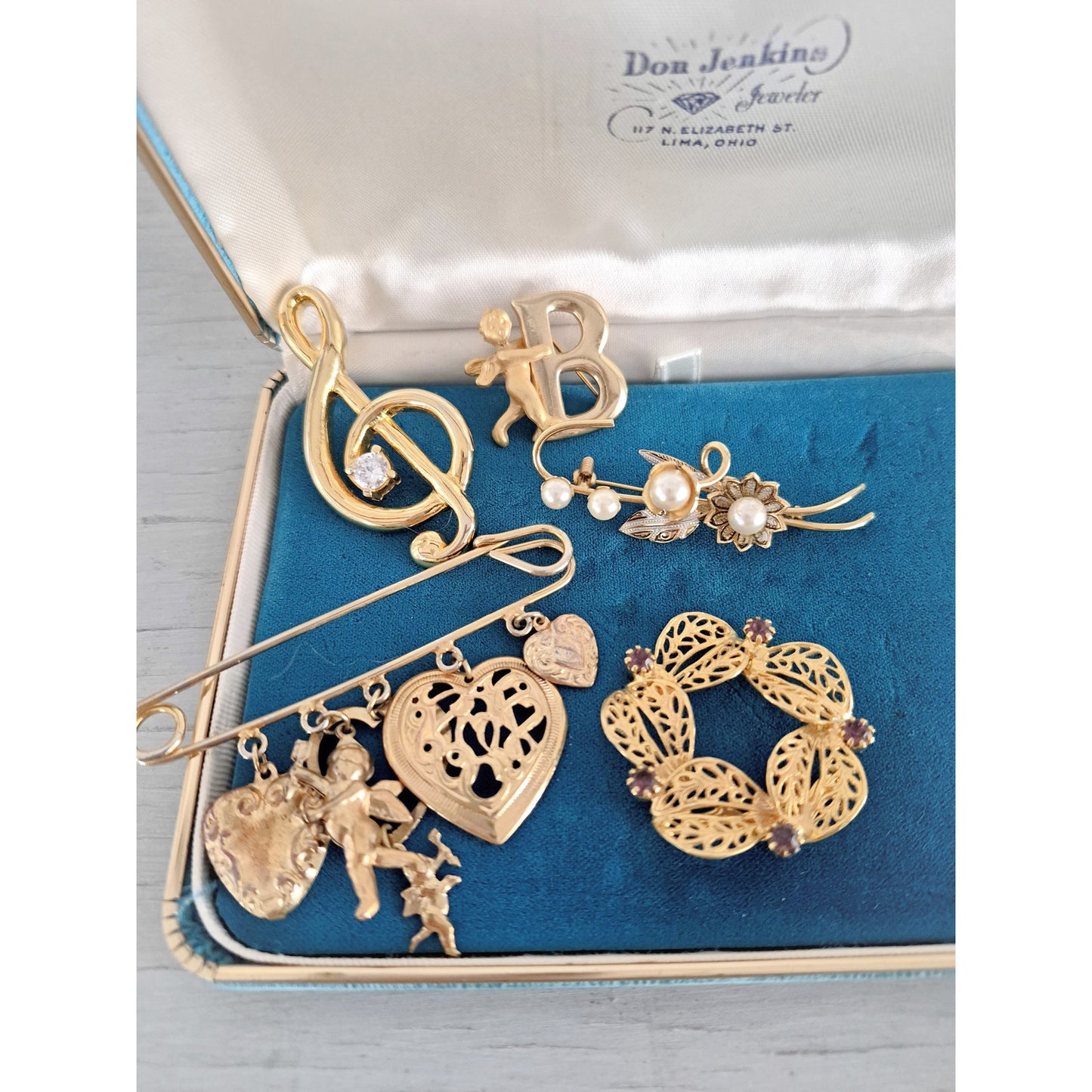Vintage Gold-tone Brooch Lot