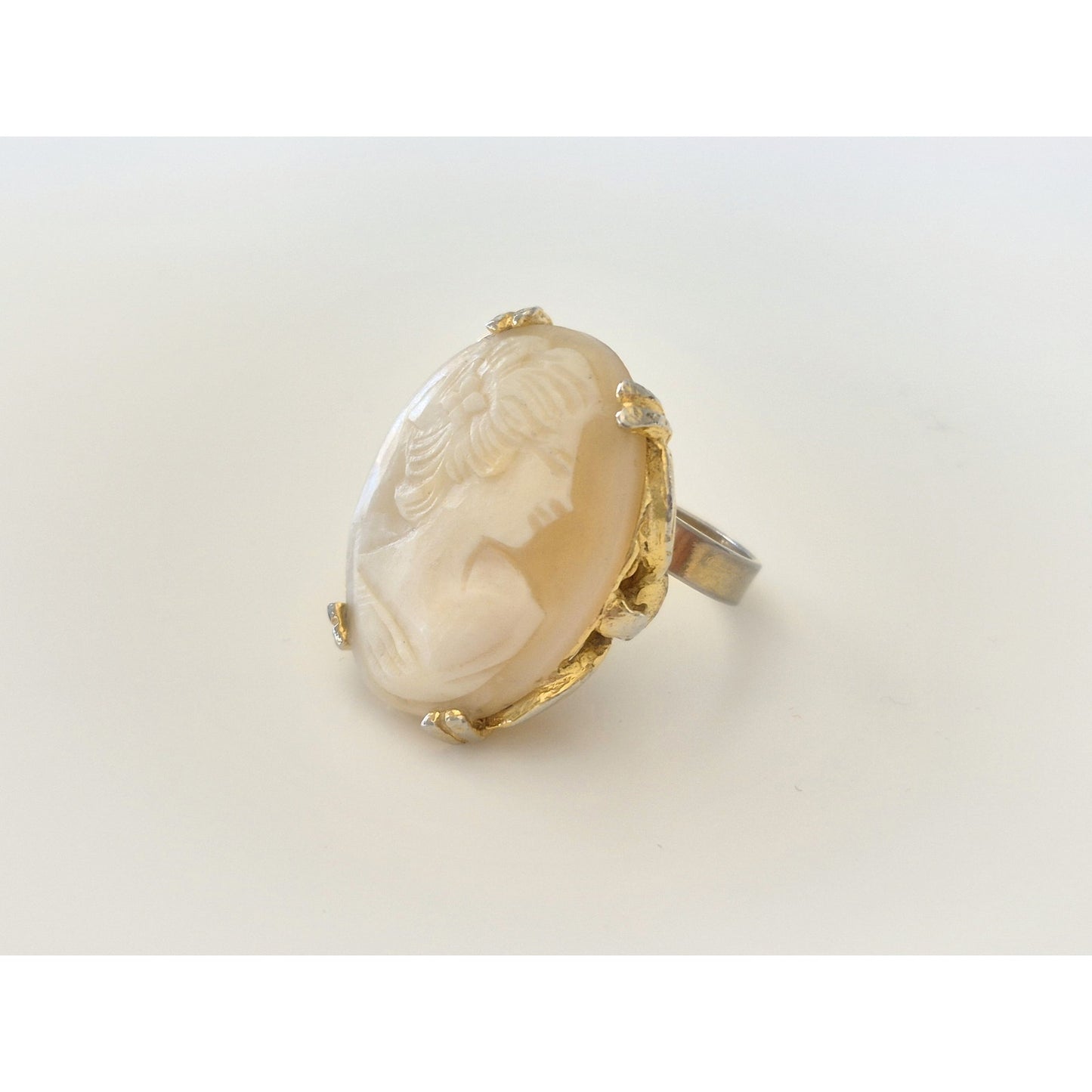Vintage Adjustable Shell Cameo Gold-tone Ring