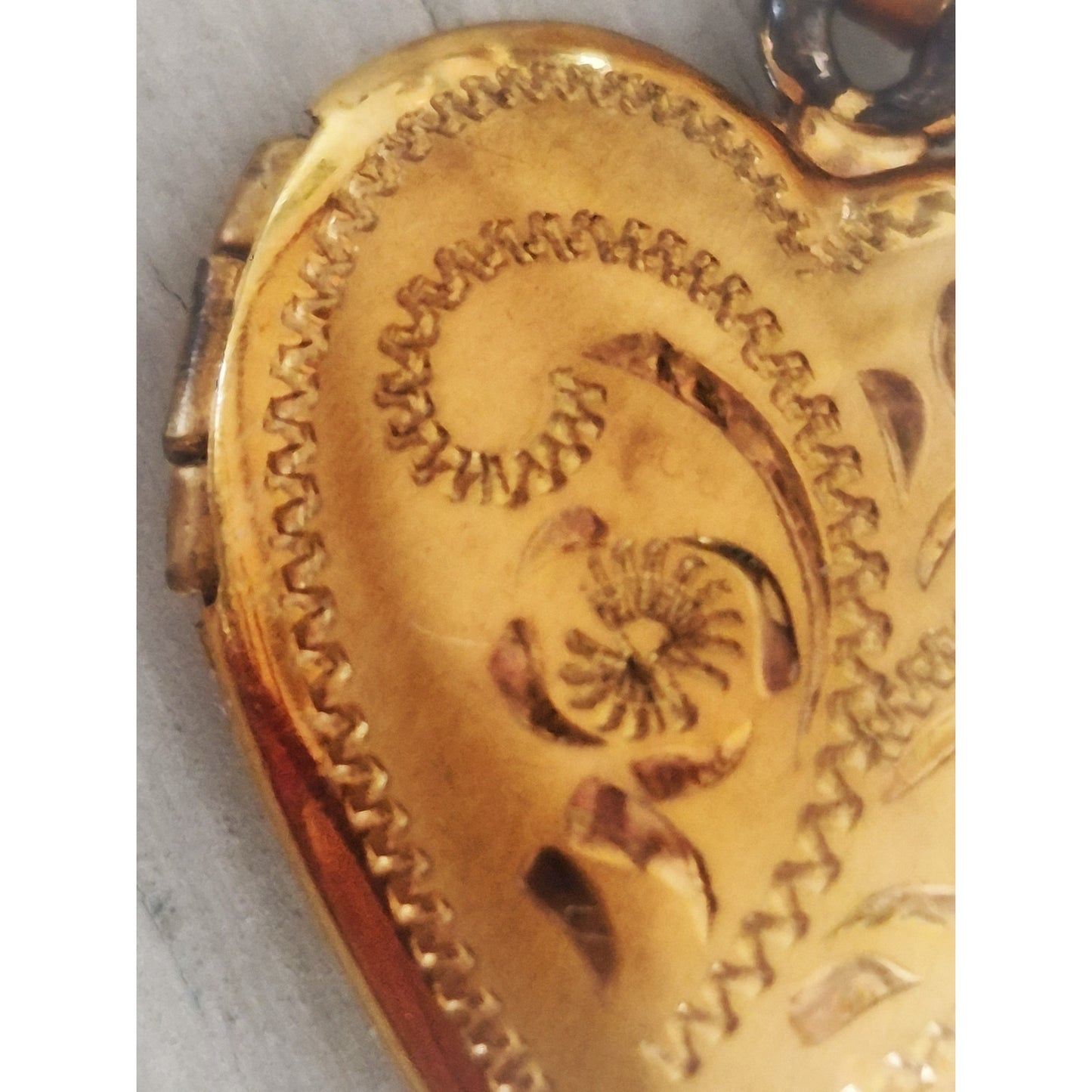 Vintage Gold-fill Diamond Etched Floral Heart Locket