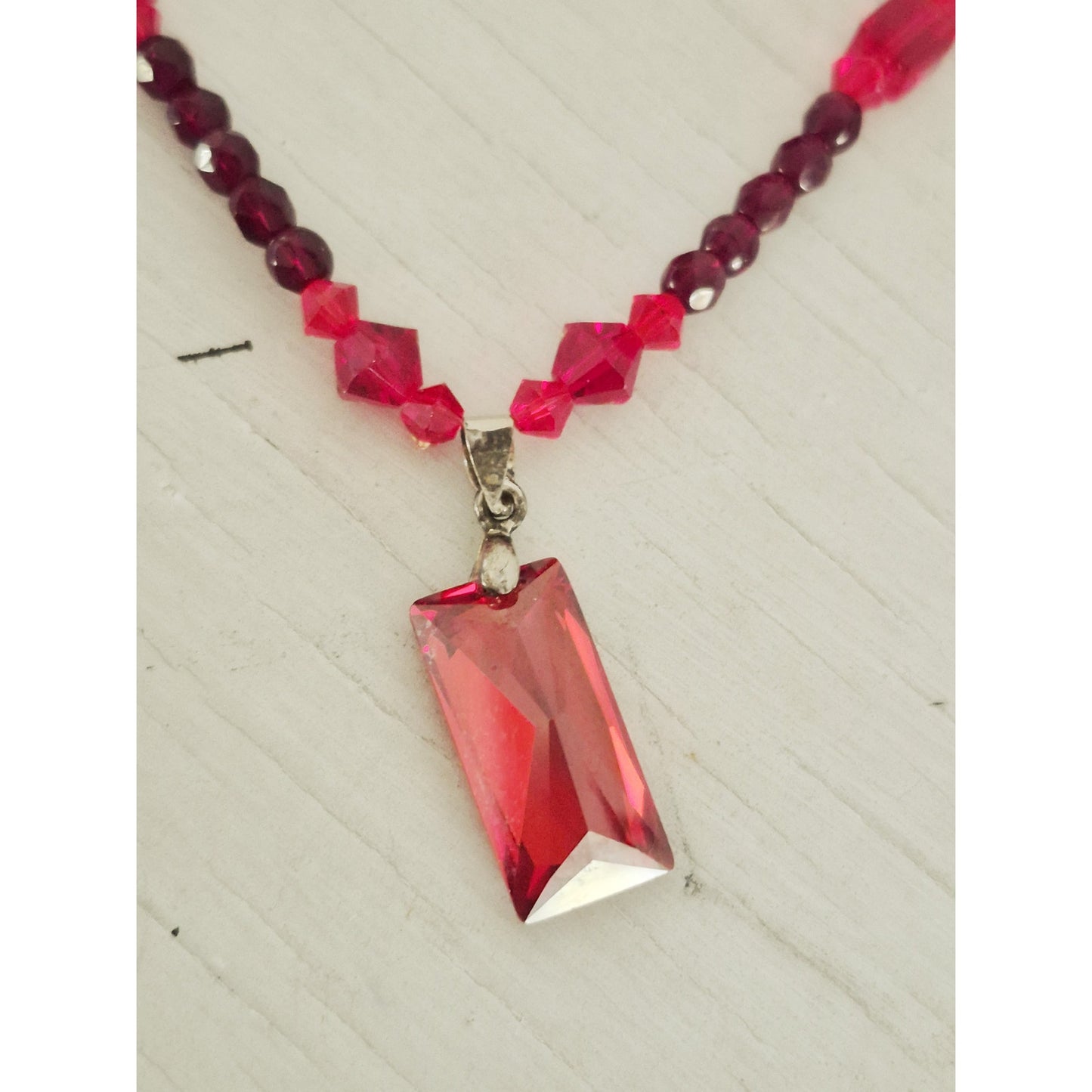 Vintage Red Geometric Glass Bead Choker Necklace with Toggle Clasp