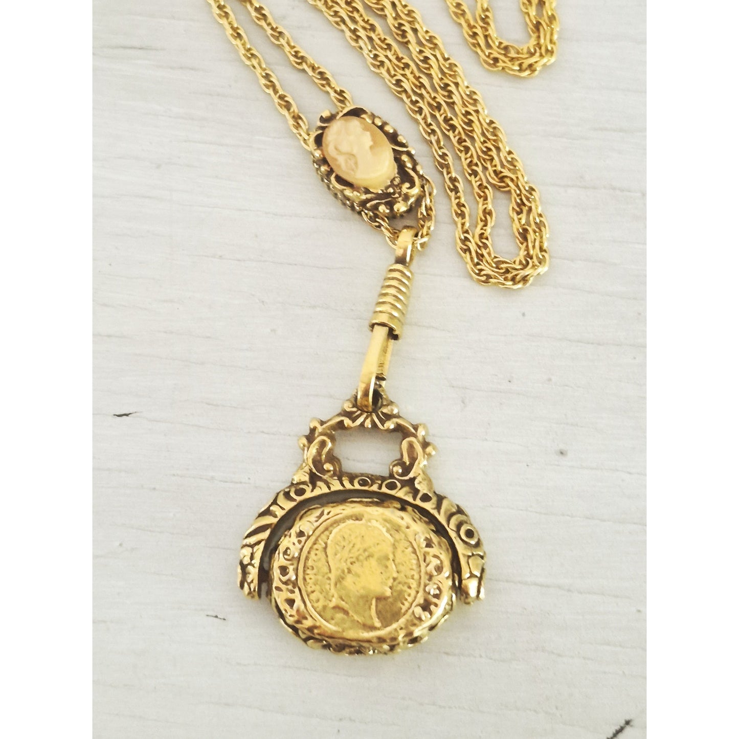 Vintage Gold-tone Spinning Fob Pendant Necklace