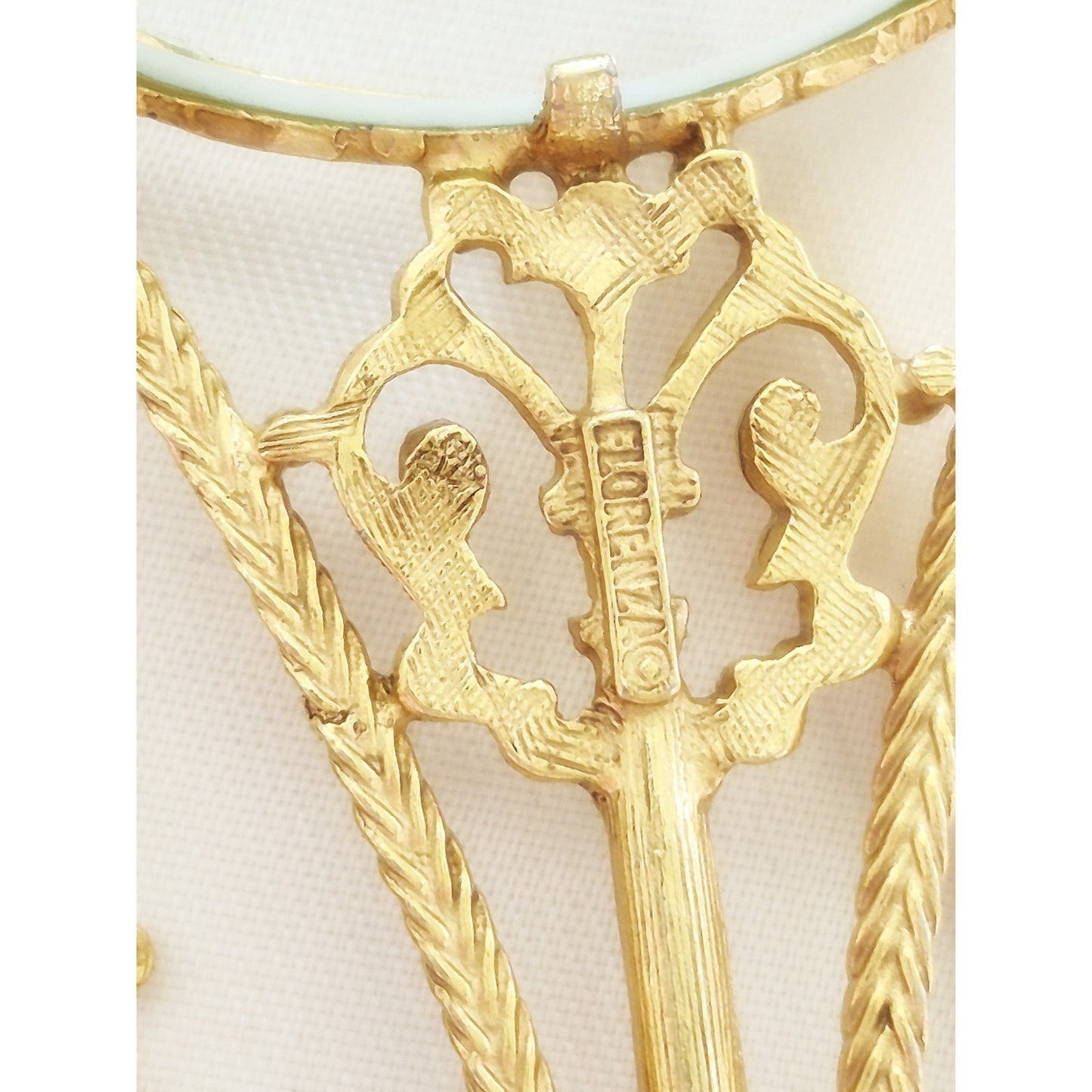 Vintage Florenza Magnifying Glass Necklace