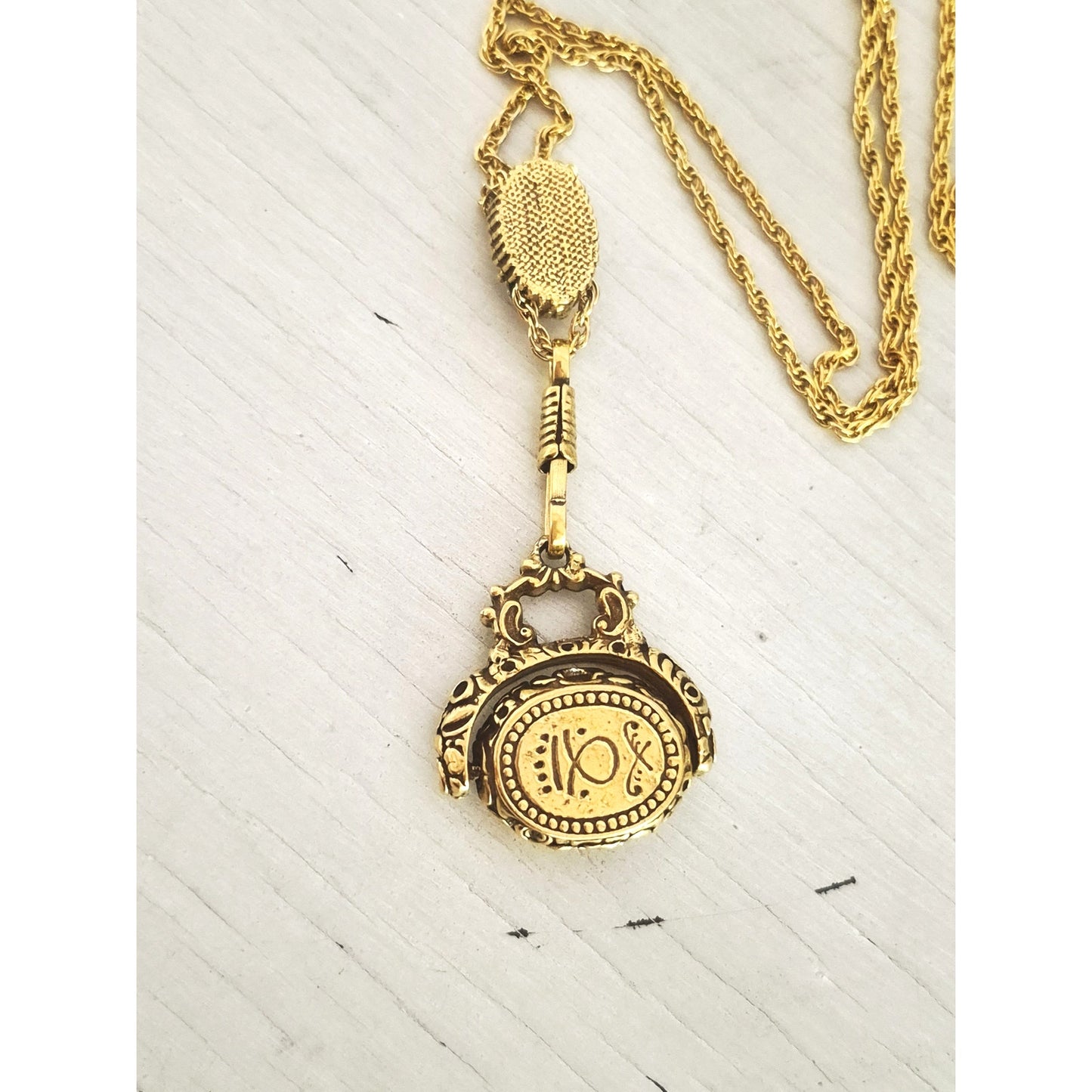 Vintage Gold-tone Spinning Fob Pendant Necklace