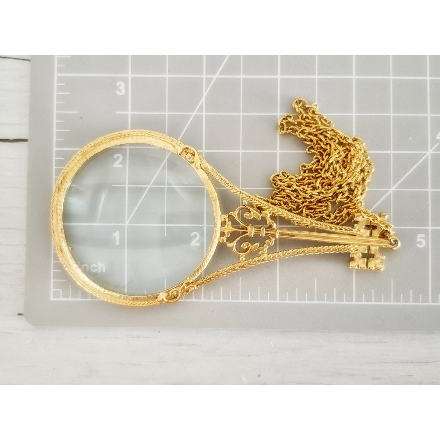 Vintage Florenza Magnifying Glass Necklace