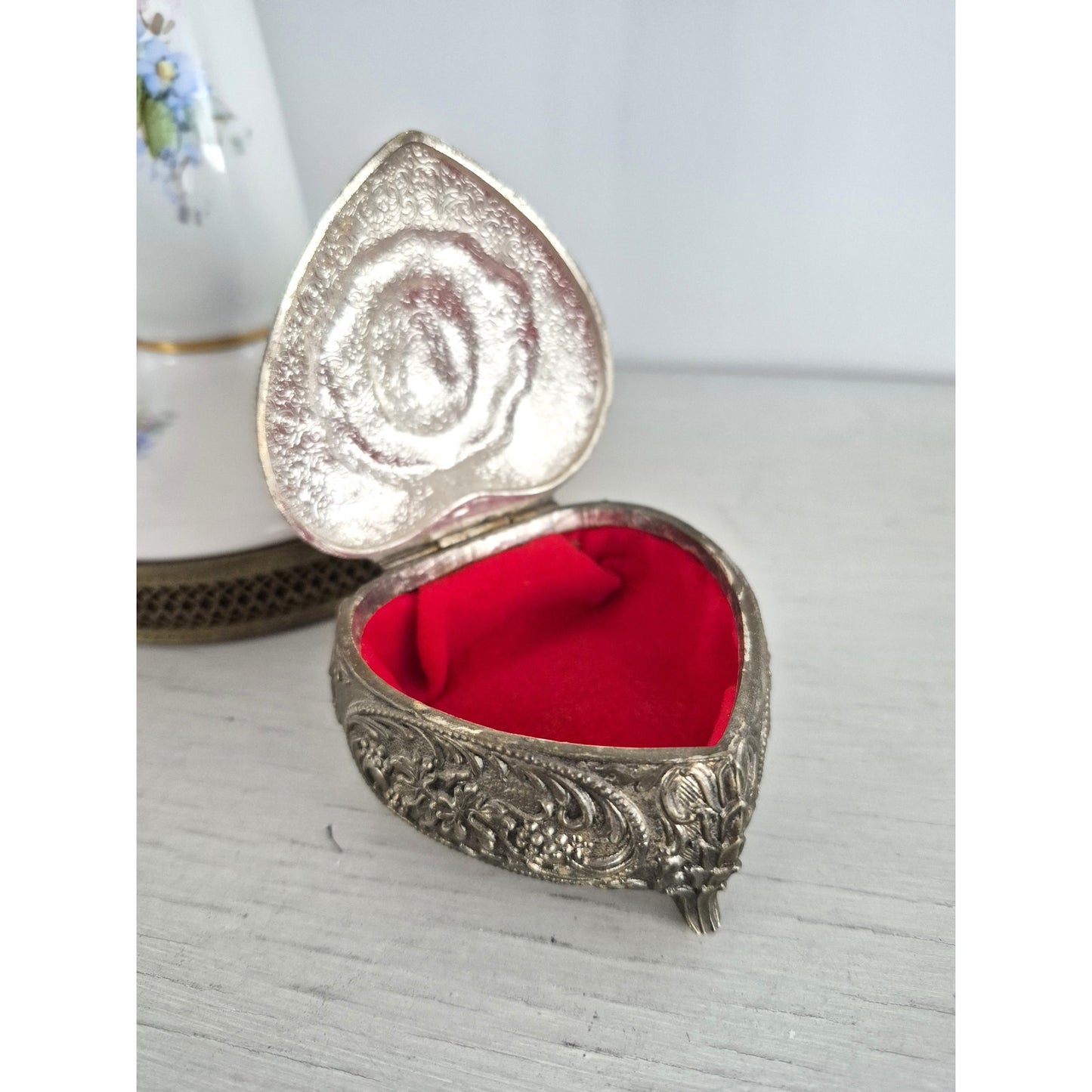 Vintage Victorian Lady Heart Floral 3 Footed Trinket Box
