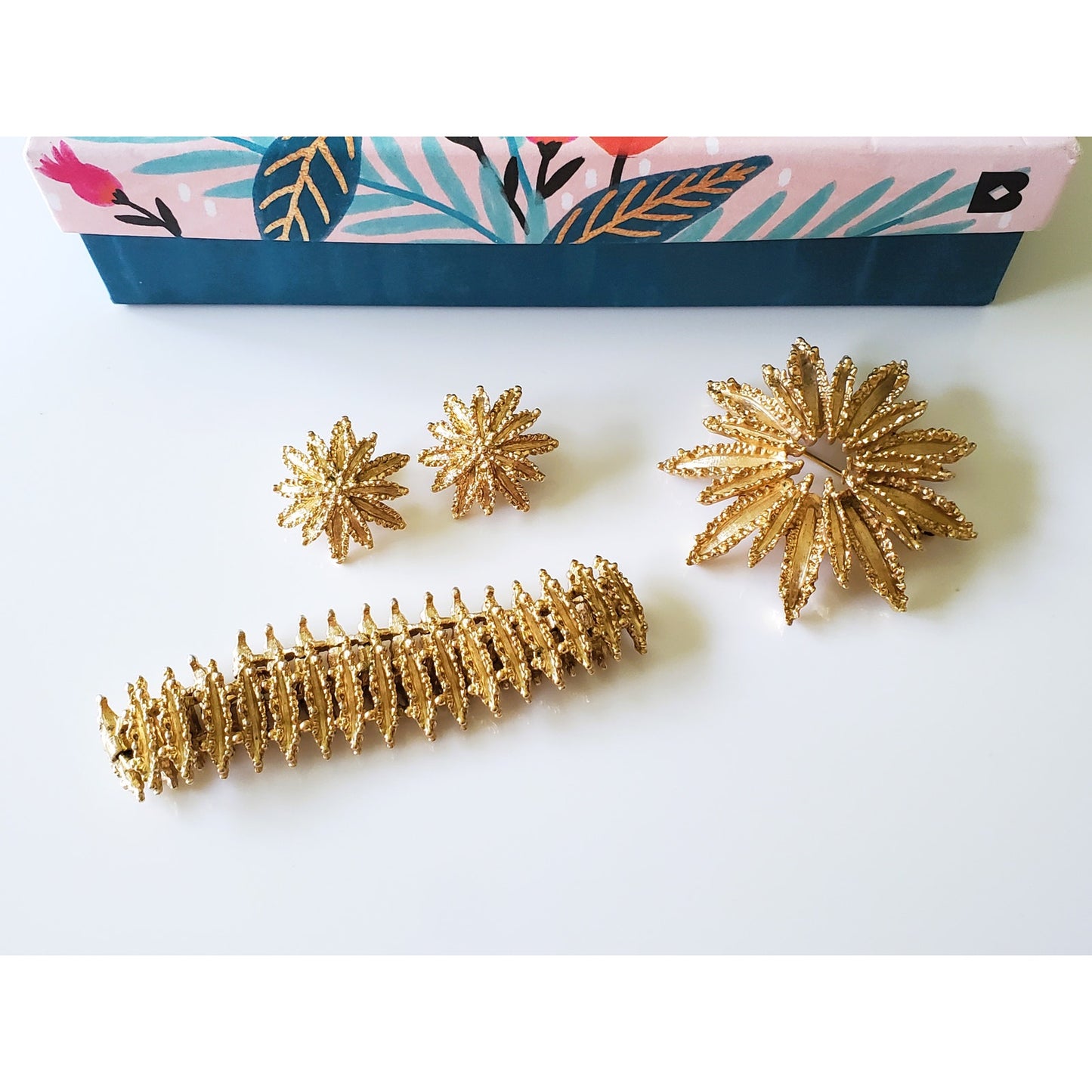 Vintage Avon Starburst Gold Tone Floral Jewelry Set