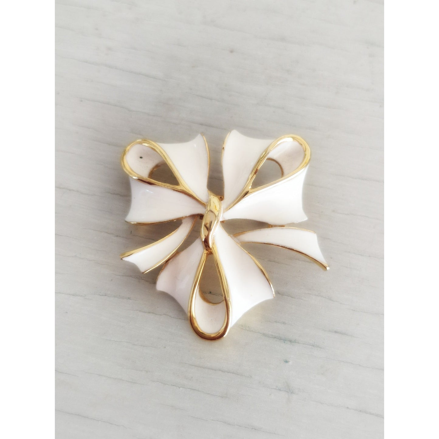 Vintage White and Gold-tone Bow-Tie Pin Brooch