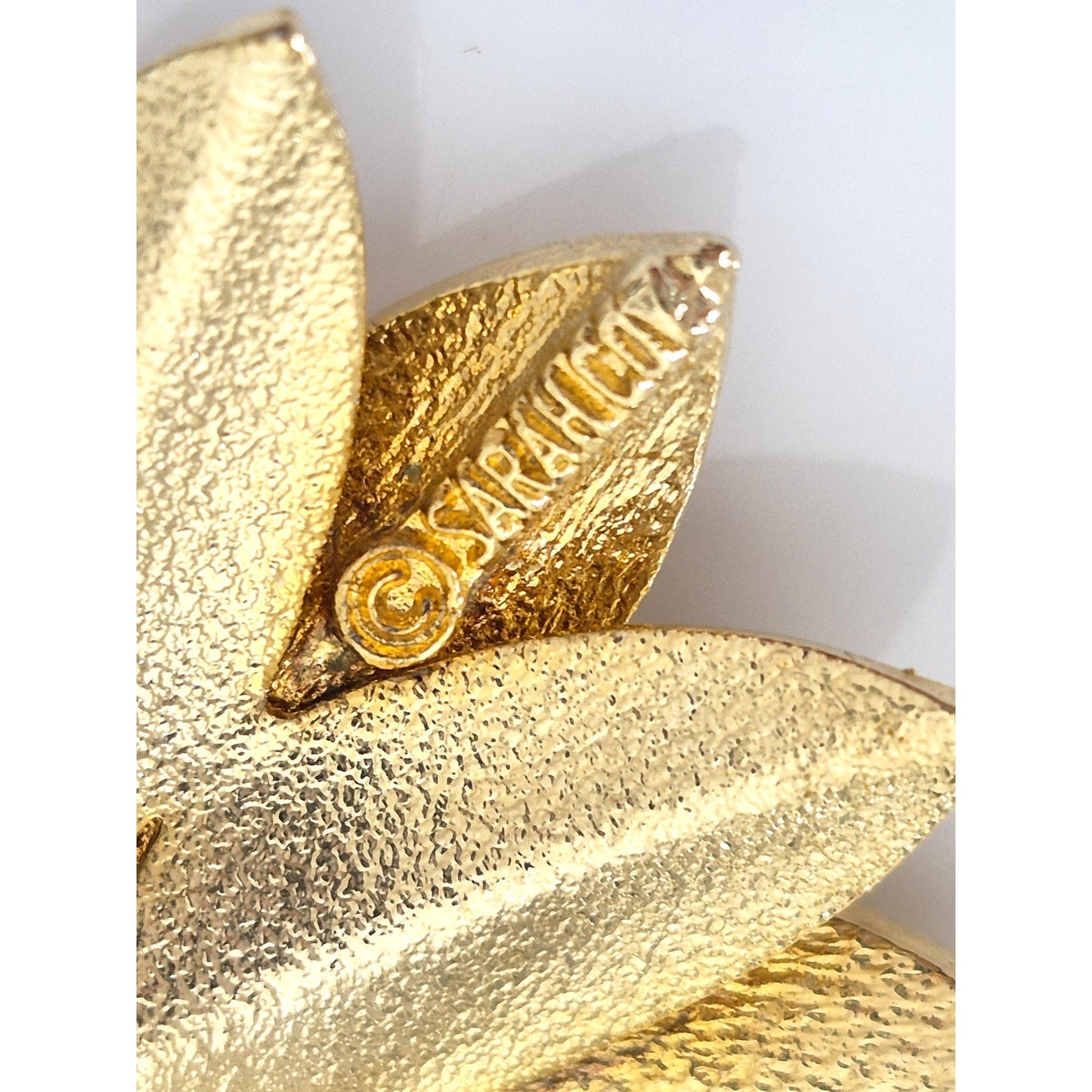Vintage Sarah Coventry Pat Pend Satin Gold Daisy Brooch and Earring Set
