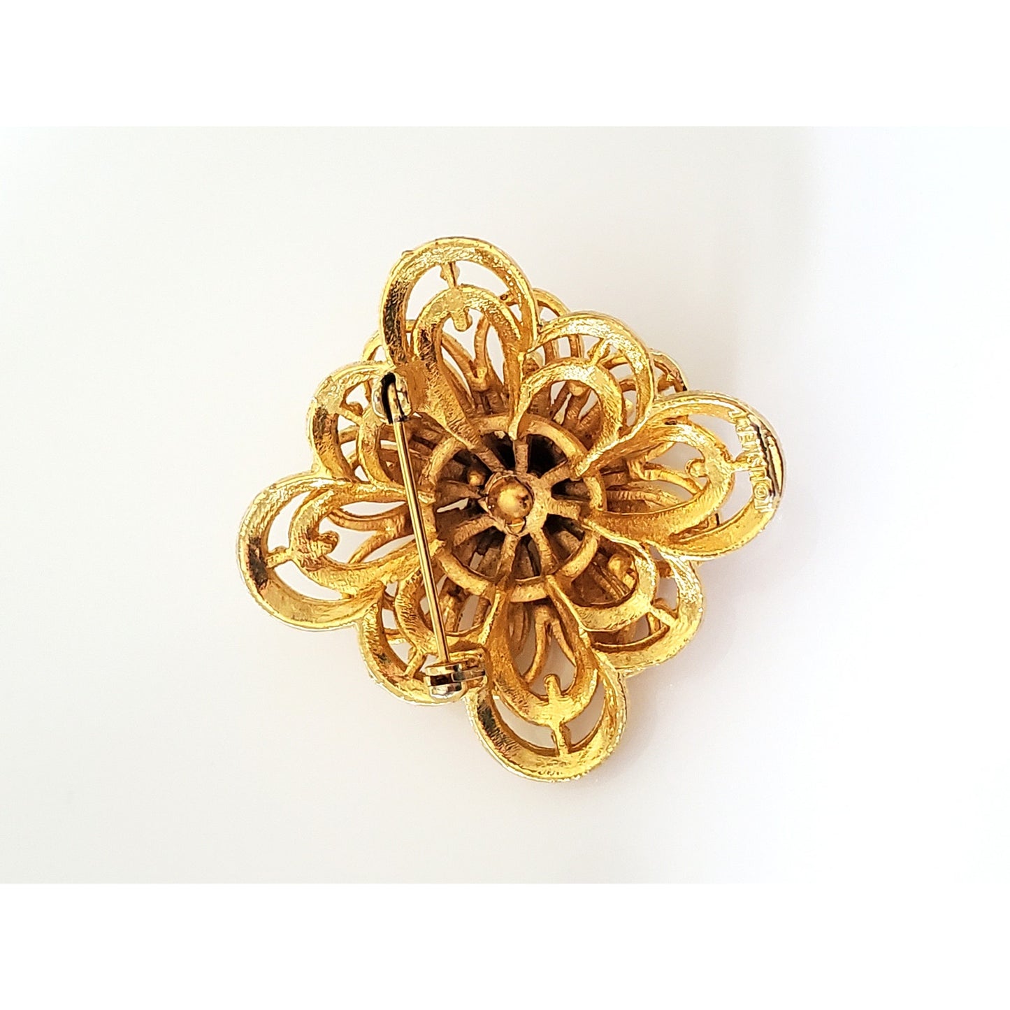 Vintage Lisner Gold Tone Layered Brooch