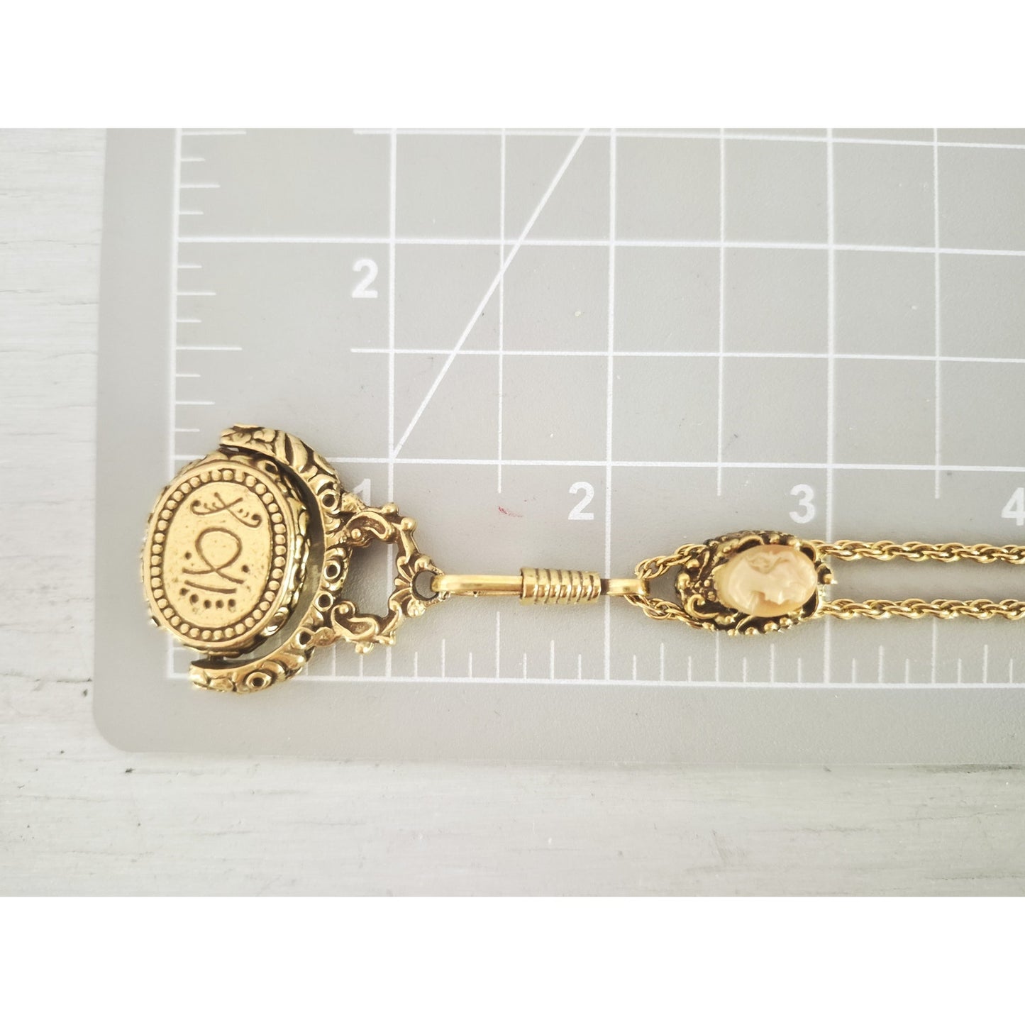 Vintage Gold-tone Spinning Fob Pendant Necklace