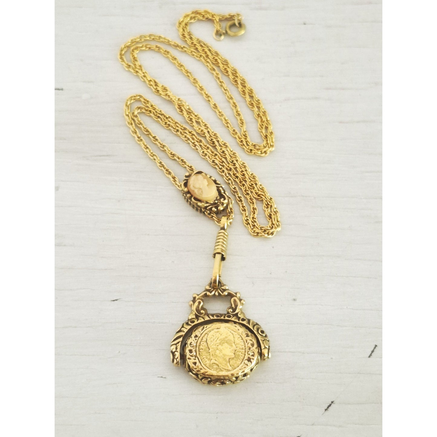 Vintage Gold-tone Spinning Fob Pendant Necklace