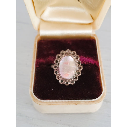 Vintage Mother of Pearl Sterling Silver Oval Ring