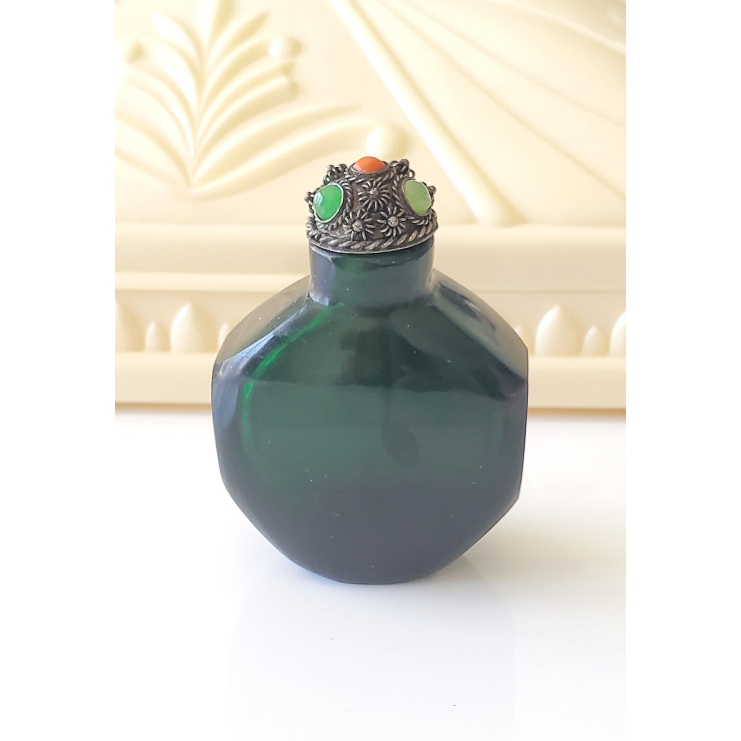 Vintage Emerald Green Chinese Snuff Bottle