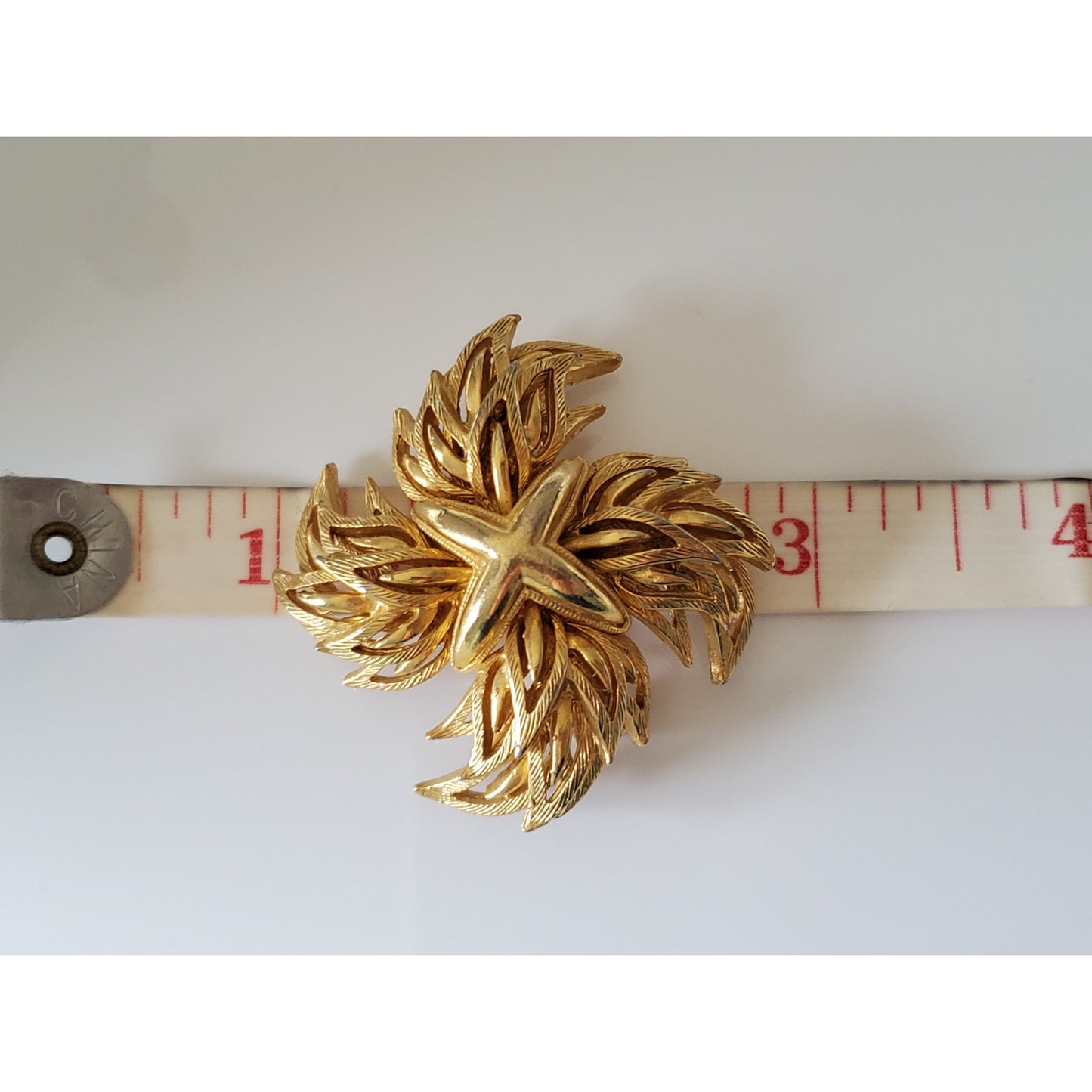 Vintage Lisner Gold Tone Leaf Brooch