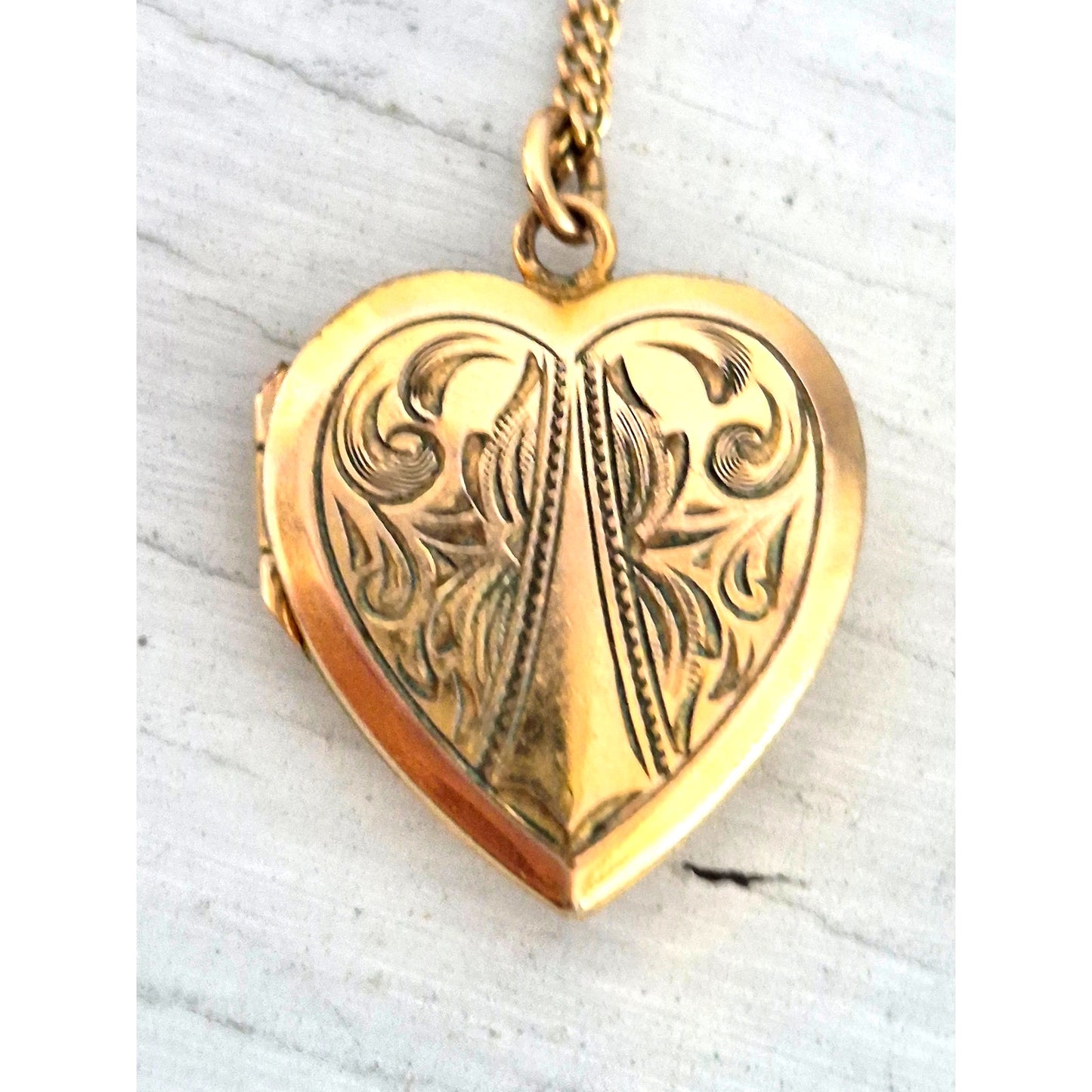 Vintage Victorian Scroll Etched Heart Locket Necklace