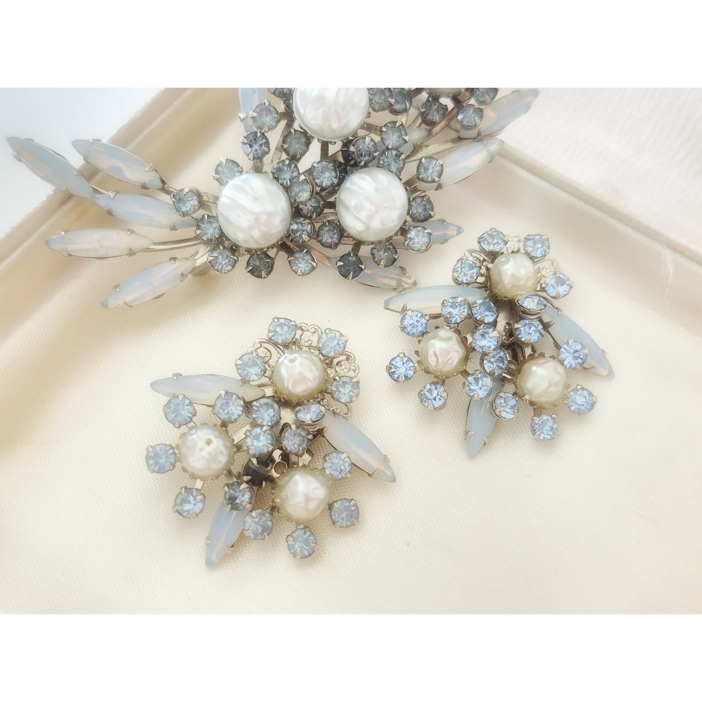 Vintage MCM Light Blue and White Cresccent Brooch and Earring Set