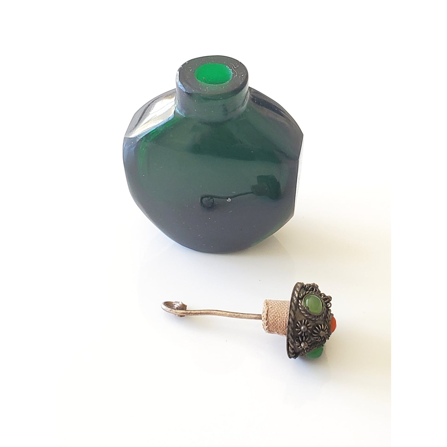 Vintage Emerald Green Chinese Snuff Bottle
