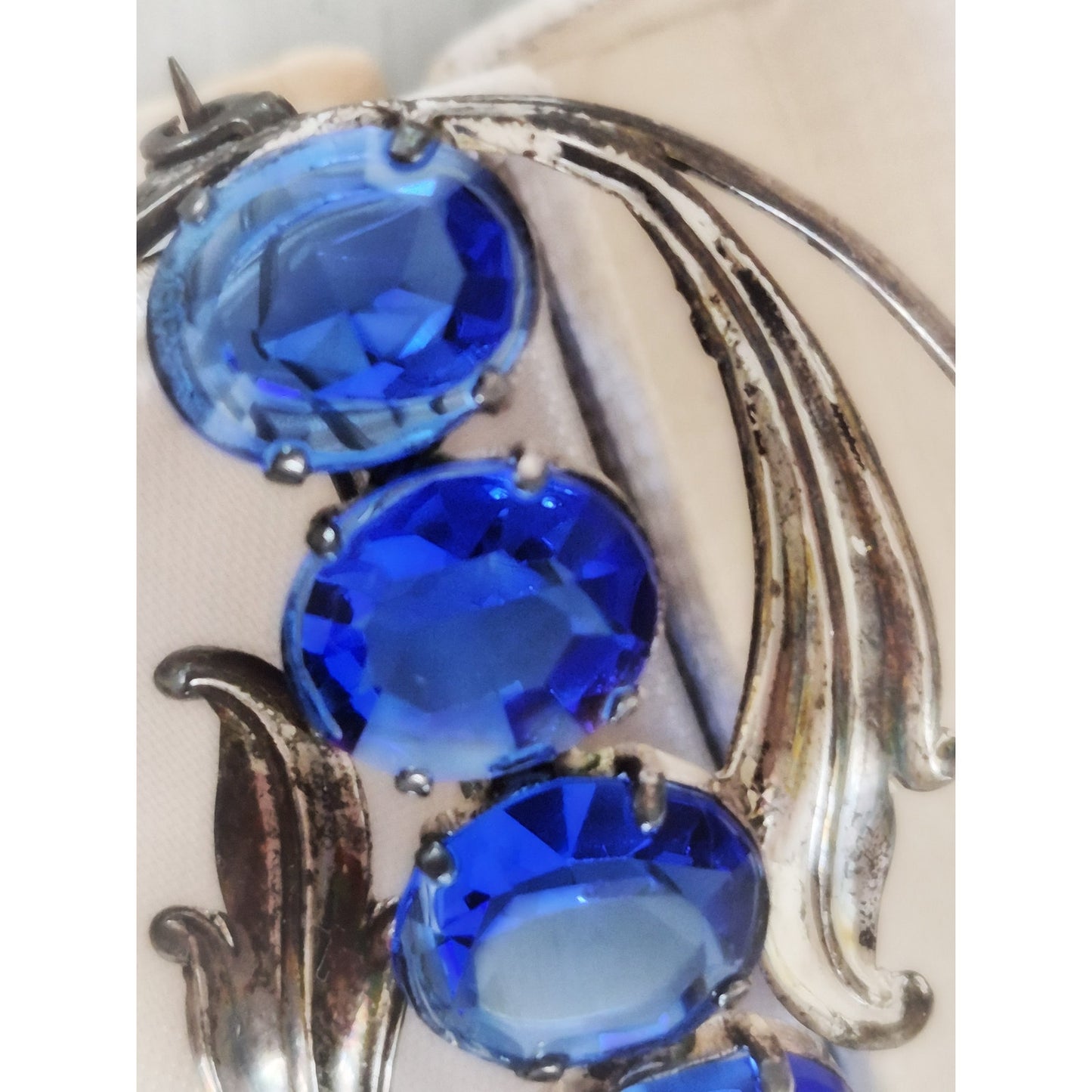 Vintage Art Deco Blue Crystal Stone Brooch and Cloisonne Beaded Bracelet Set